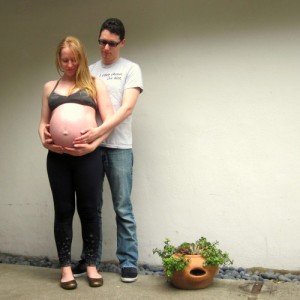 prenatal-belly-gaze